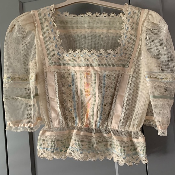 Vintage Top with lace and ribbon detail - Picture 2 of 9